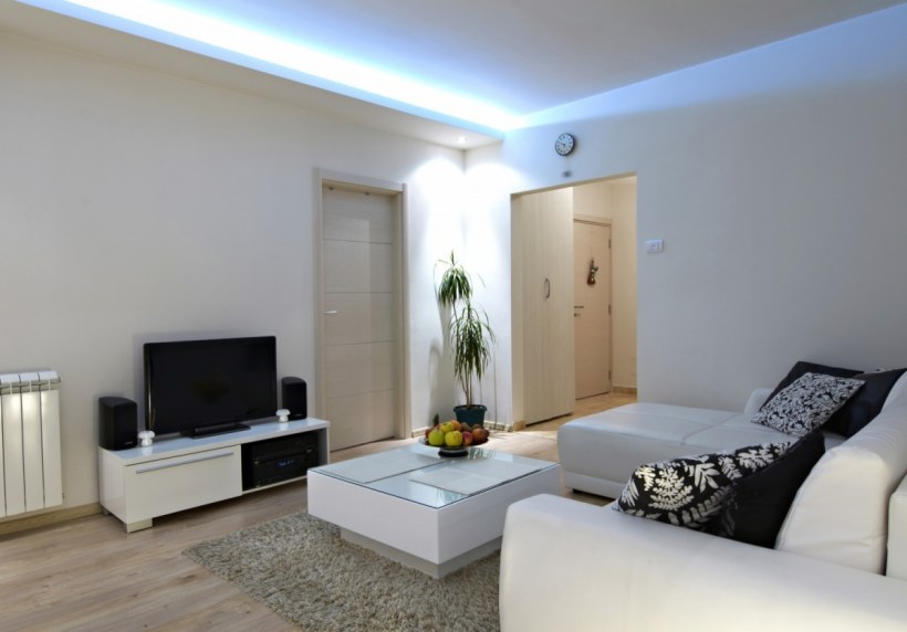 Зеркальная стена в интерьере