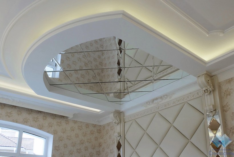 Зеркальная плитка на потолок