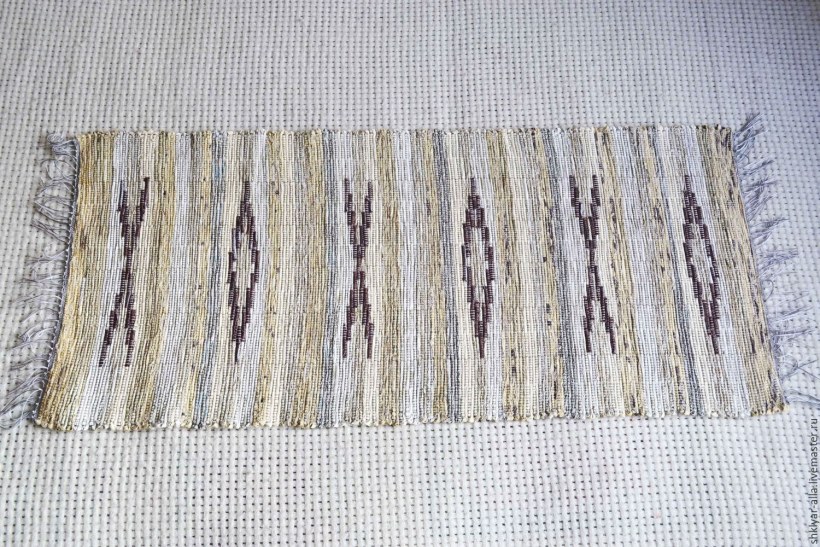 Миниатюрный ковер