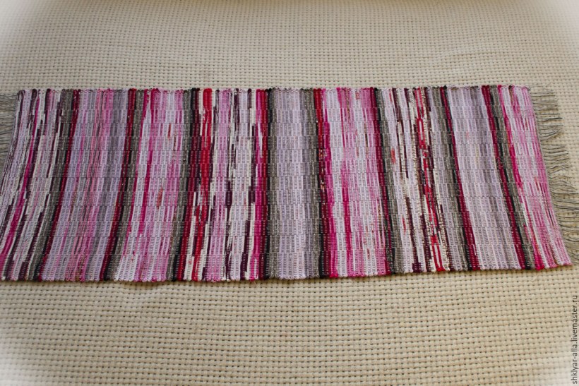 Полосатые коврики в интерьере