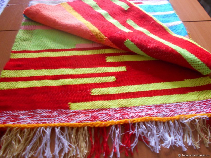 Полосатый коврик половик