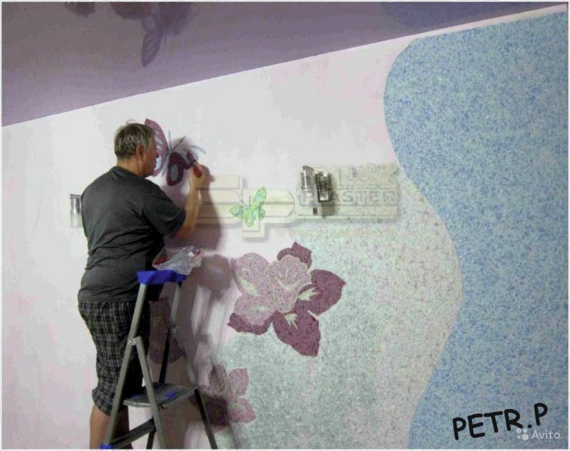 Нанесение жидких обоев на стену
