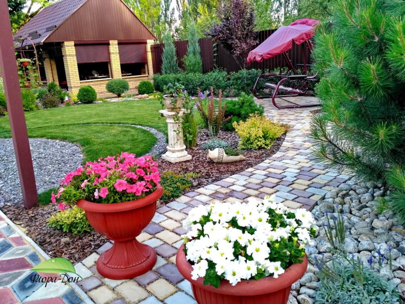 Оригинальные клумбы на даче