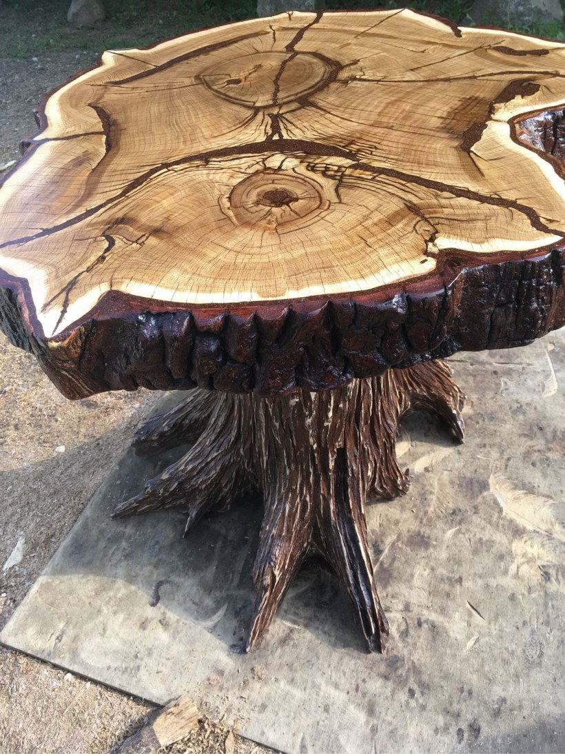 Столик из дерева