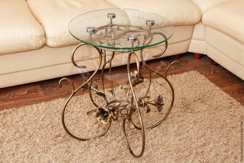 Кованый журнальный столик