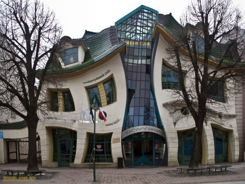 Кривой дом (the Crooked House) Польша