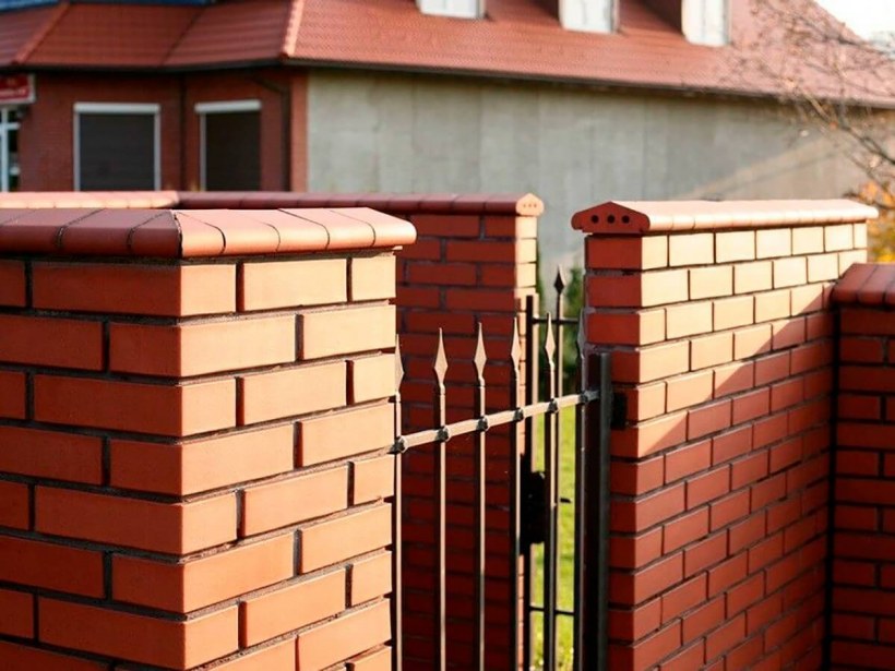 Парапеты кирпичные клинкерные