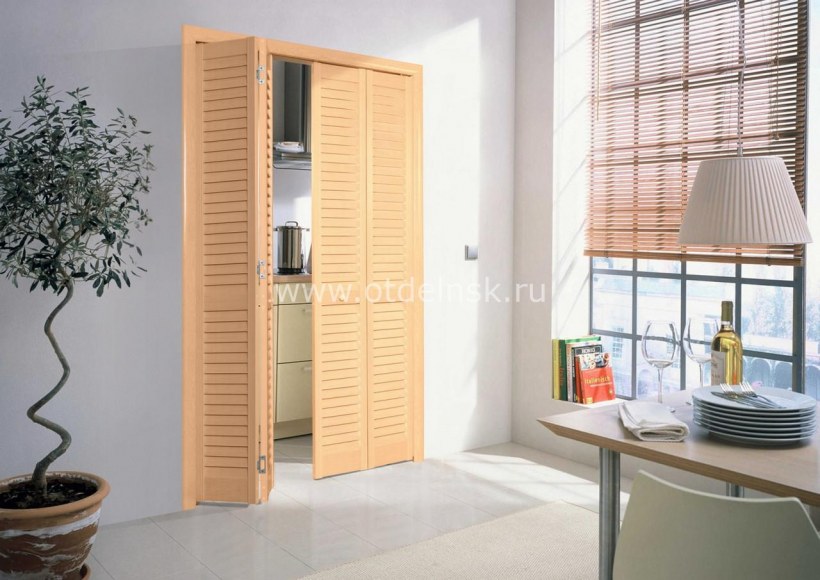 Дверь складная жалюзийная ПВХ, цвет дуб, размер полотна 703 мм
