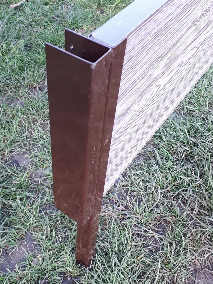 Соединительный элемент металлический для грядок из ДПК 225мм венге