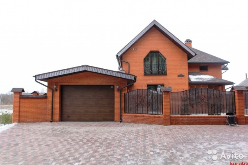 Квадратный дом с гаражом