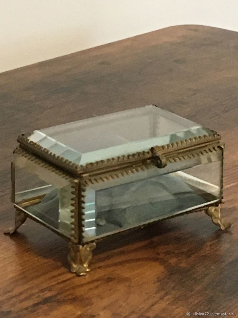 Стеклянная шкатулка
