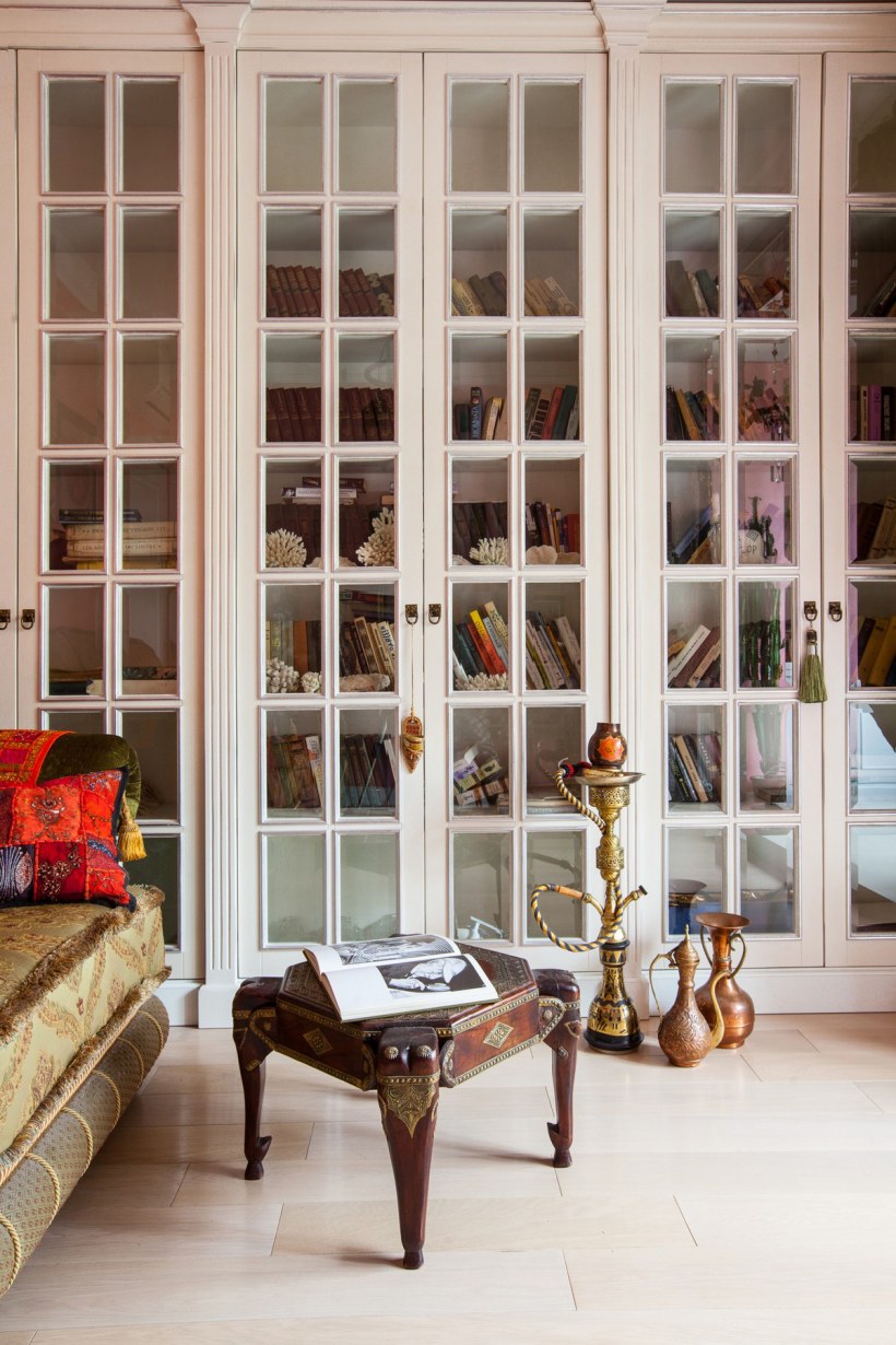 Библиотека кабинет в колониальном стиле