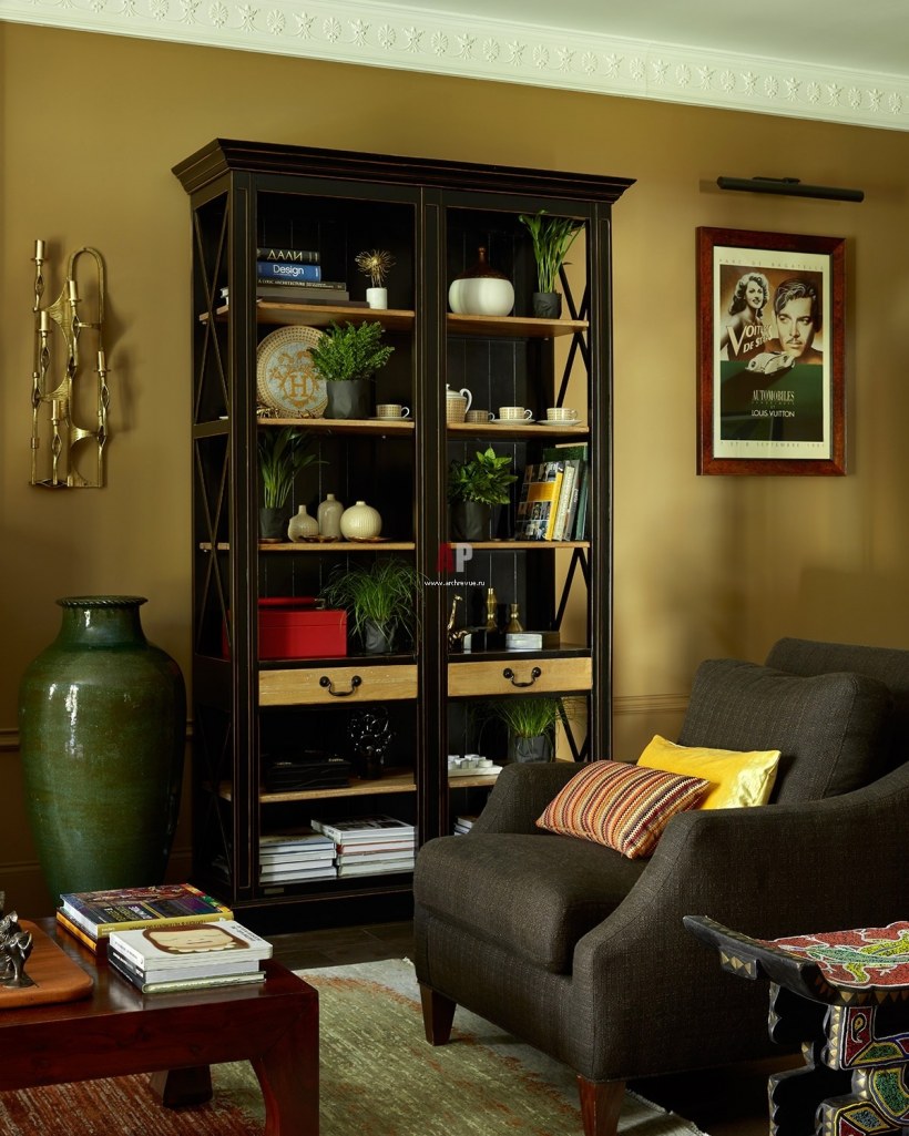 Книжный шкаф в колониальном стиле