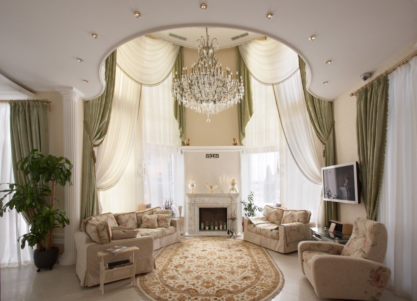 Шторы в гостиную с высокими потолками