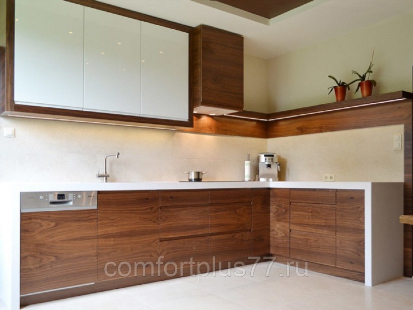 Кухонный гарнитур деревянный фасад
