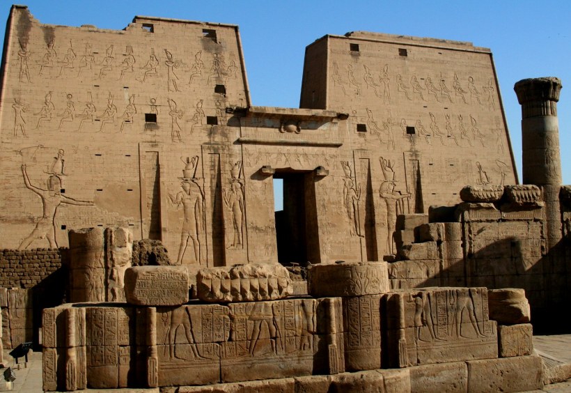 Храм гора в Эдфу