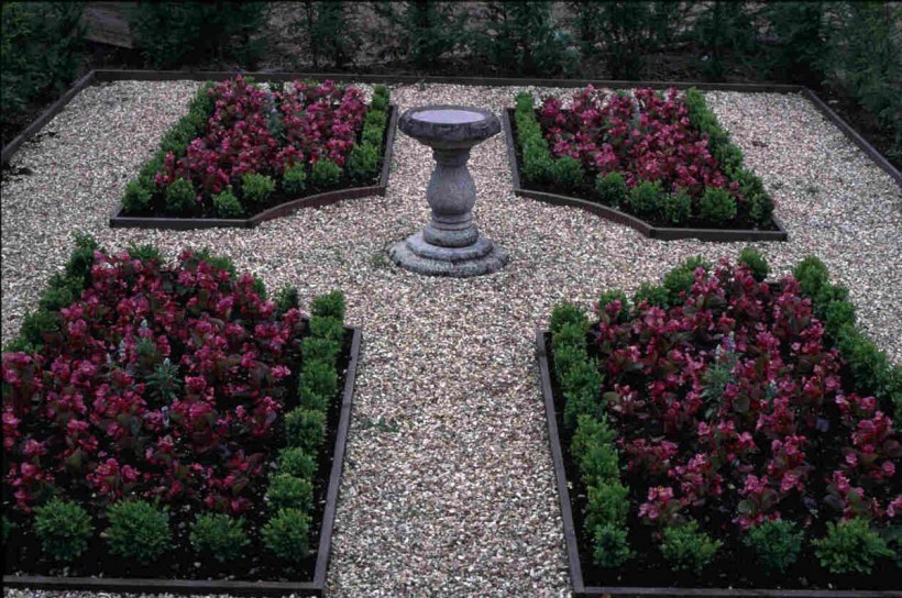 Модульные цветники в ландшафте