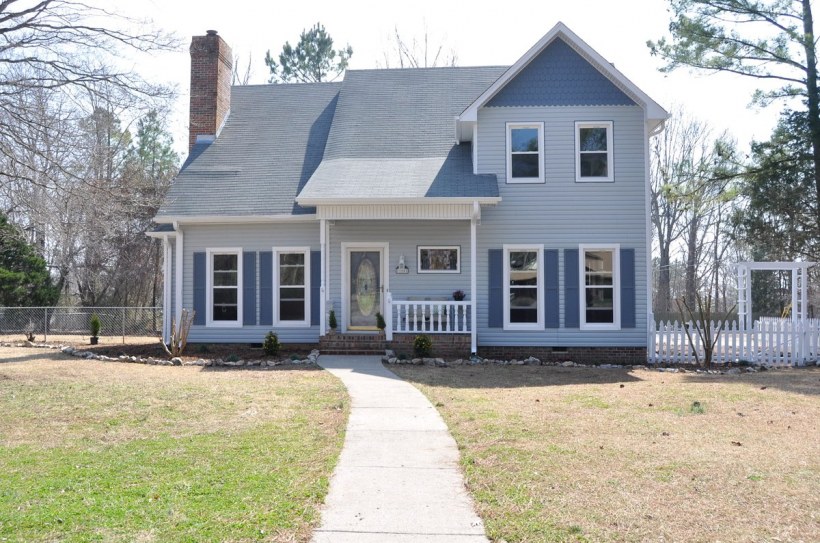 Нежно голубой дом