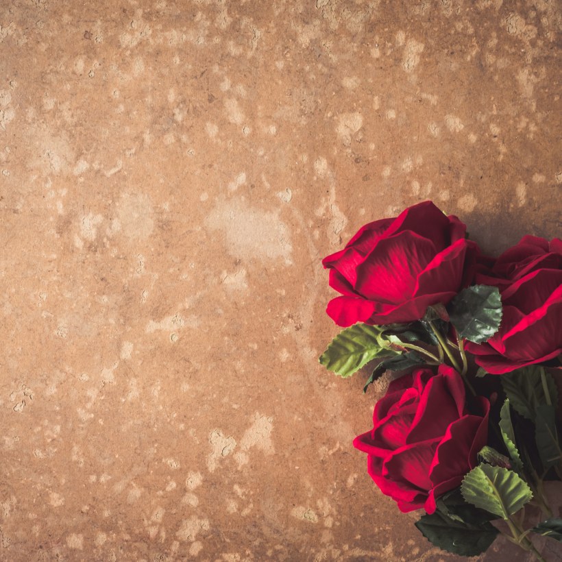 Коричневый цветочный фон