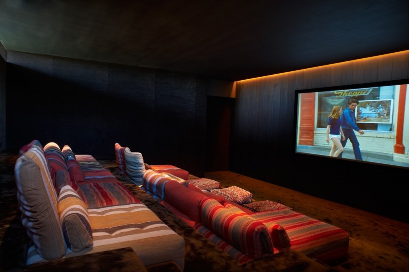 Гостиные на мансарде в стиле классика