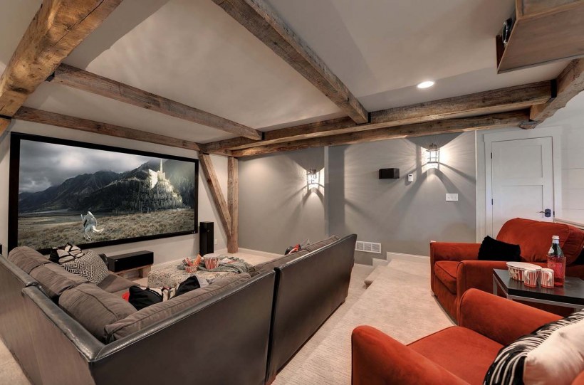 Комната для подростка на мансарде с проектором