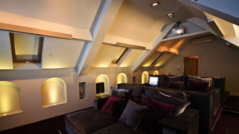 Домашний кинотеатр на мансарде