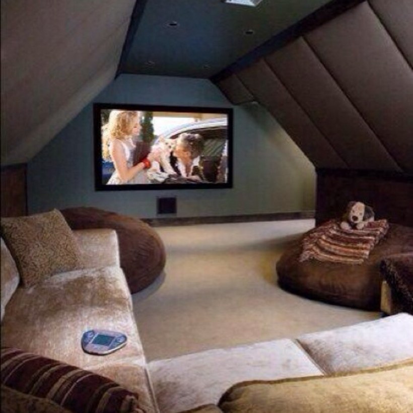 Домашний кинотеатр на чердаке