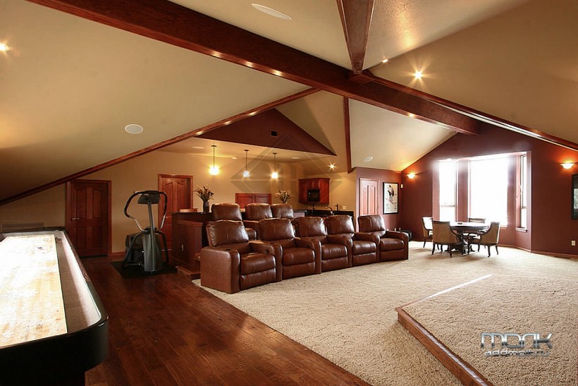 Домашний кинотеатр на мансарде