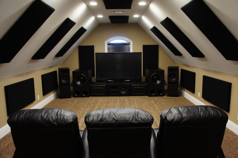 Домашний кинотеатр на мансарде