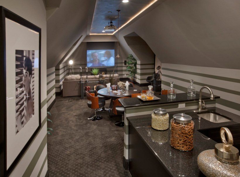 Домашний кинотеатр на чердаке