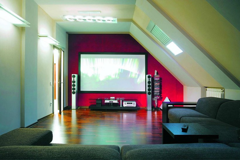 Проектор на мансарде