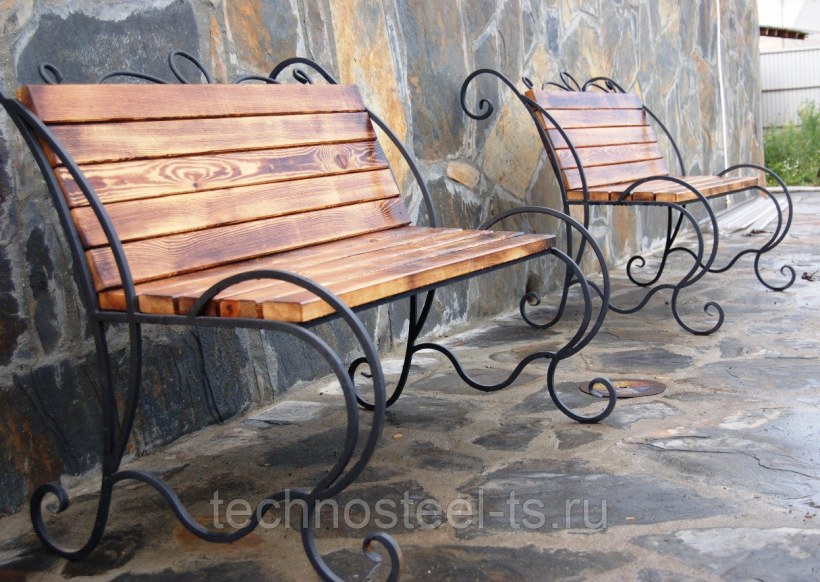 Кованые лавочки и скамейки