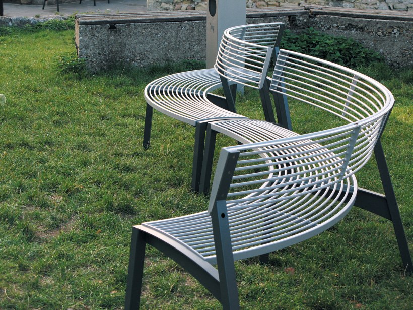 Дизайнерские скамейки из металла