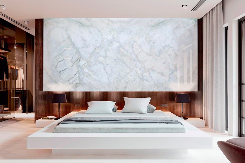 Мрамор в интерьере спальни