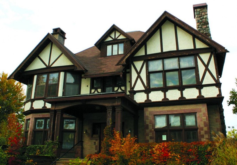 Стиль Тюдор (Tudor Revival Cottage)