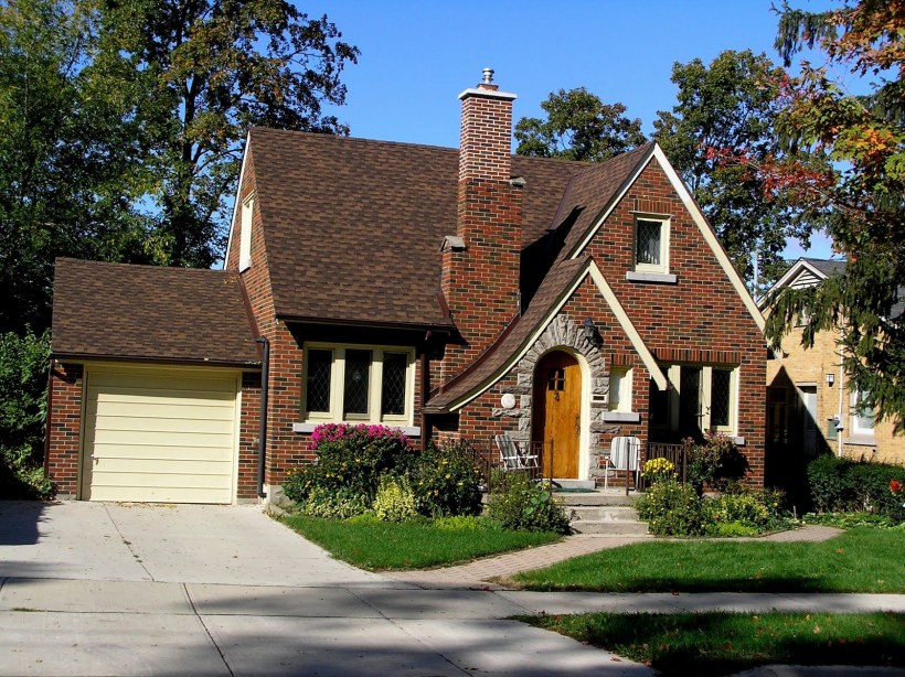 Стиль Тюдор (Tudor Revival Cottage)