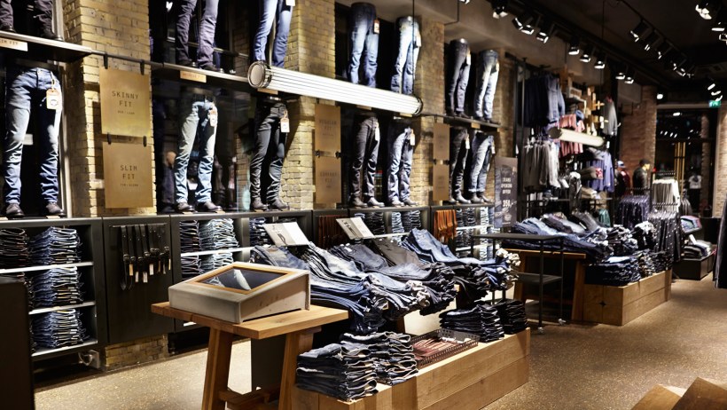 Витрина магазина джинсовой одежды