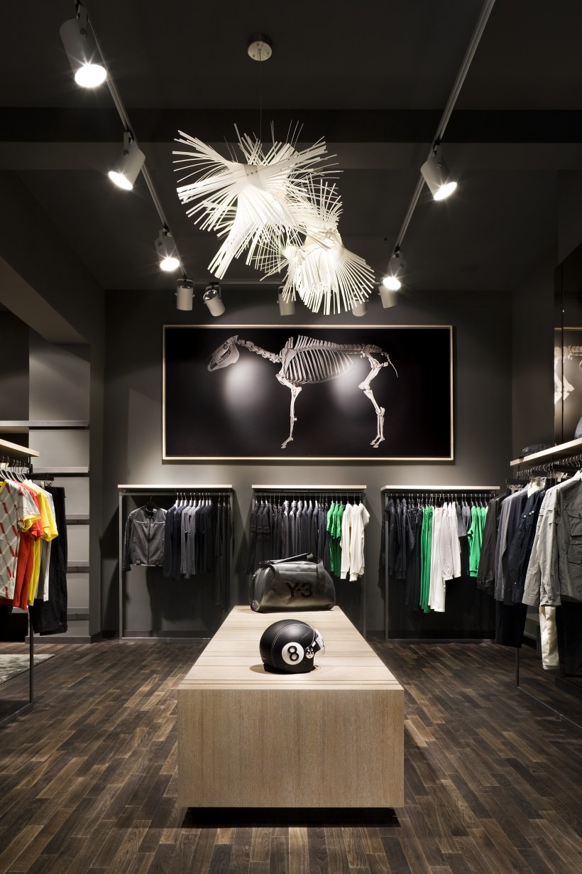 Интерьер магазина одежды