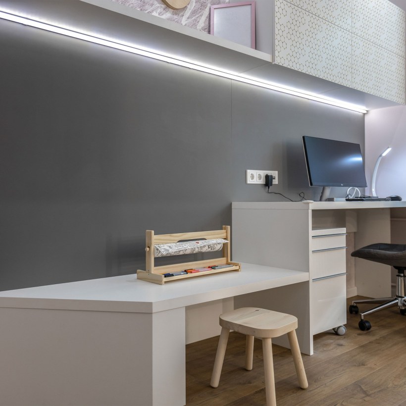 Плинтус с подсветкой PN 021 led Евровуд