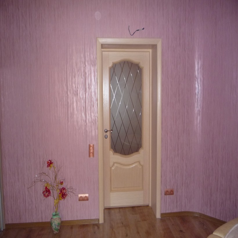 Светло сиреневые двери
