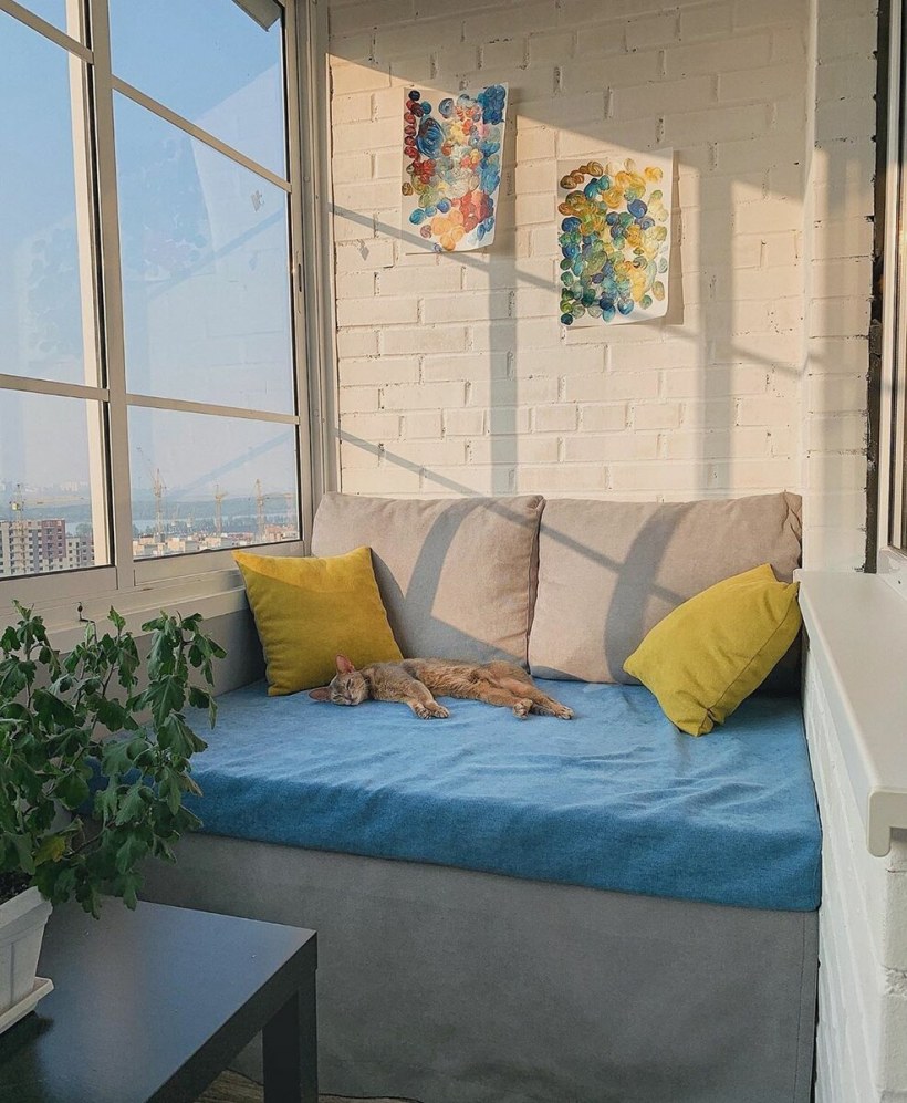 Лаунж зона на лоджии