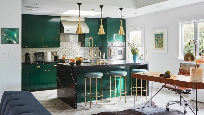 Кухня изумрудного цвета