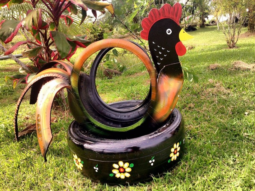 Декор из шин для сада