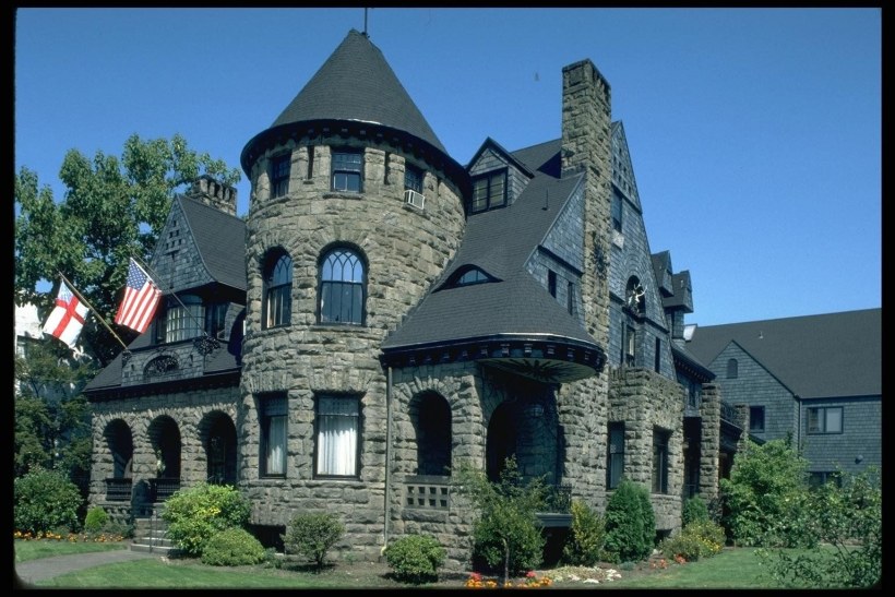 Особняк в романском стиле