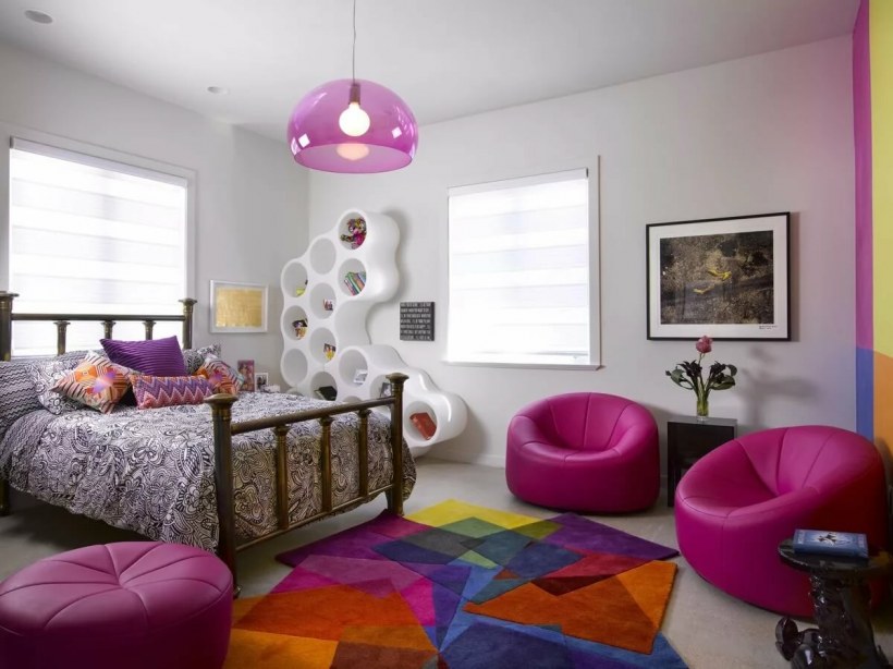Яркая комната для девочки подростка