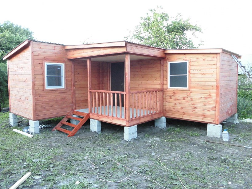 Бытовка с верандой 2,3м * 5,8м, утепленная