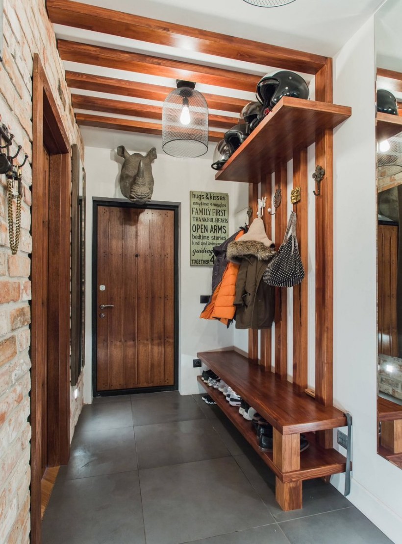 Прихожая из реек деревянных