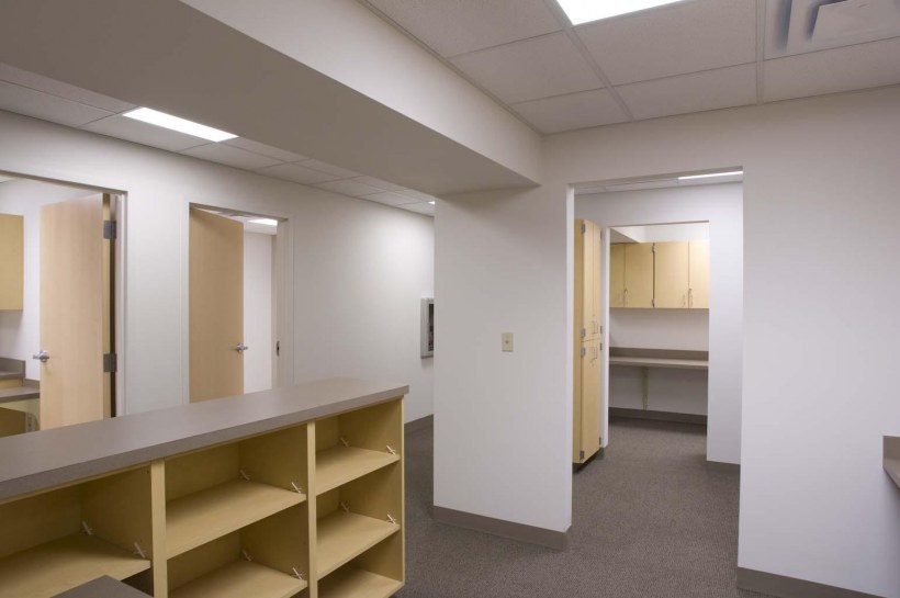 Внутренняя отделка стен офиса