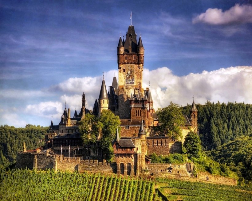 Неоготический замок в Самарской области Гарибальди