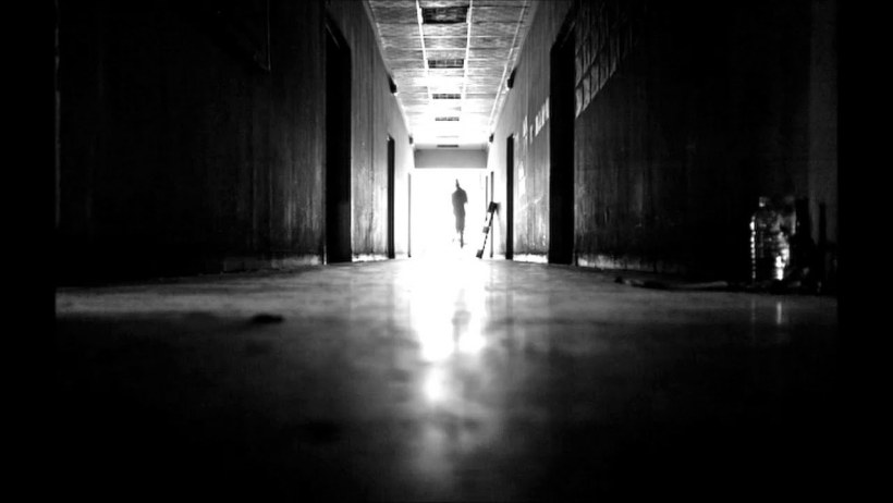 Тёмный коридор школы